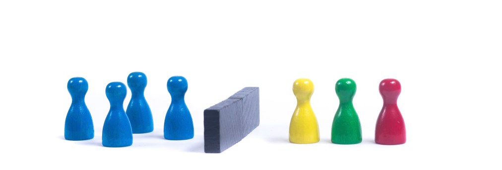 差別が存在する現実に生きる人と「信じられない」と驚く人