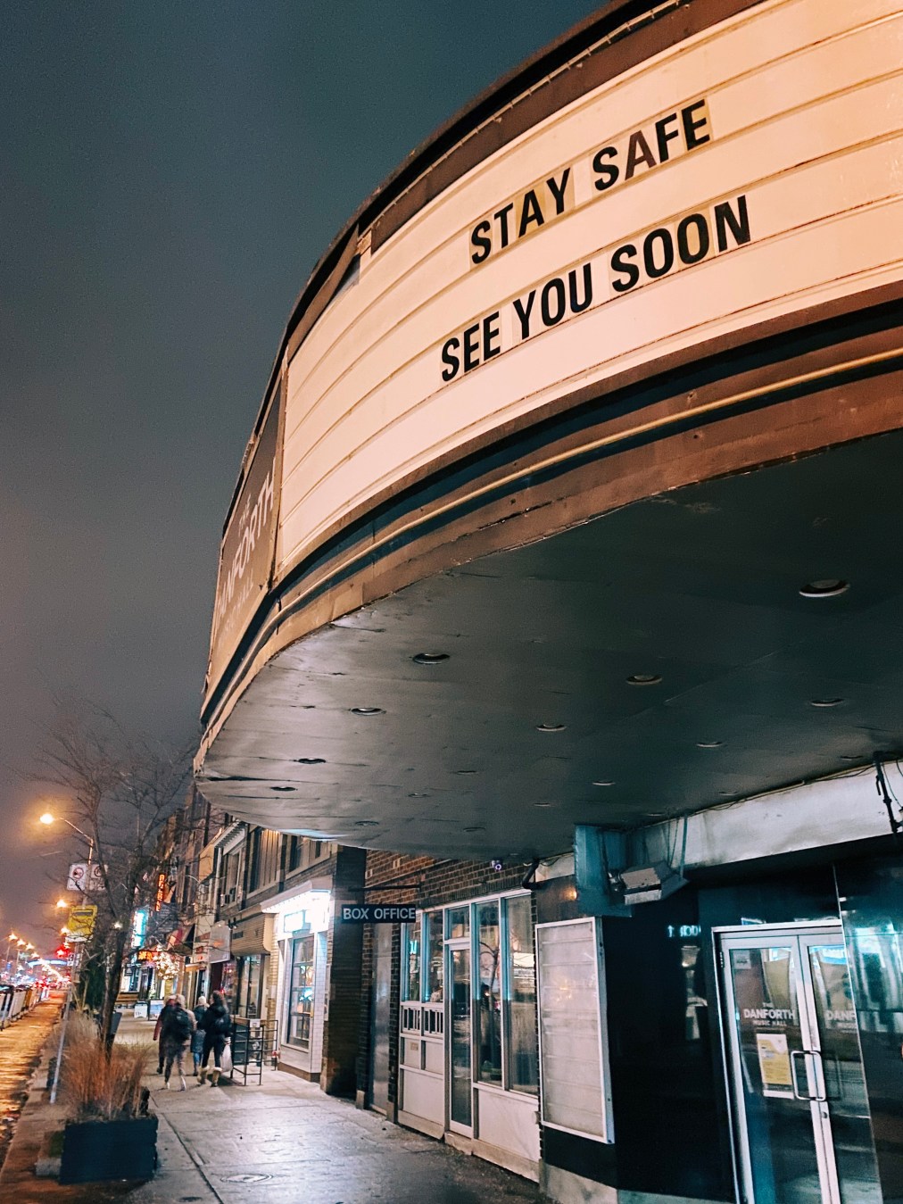 ロックダウン再び、オミクロン、そしてエンデミックへ？